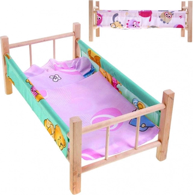 Drveni krevetić za lutke s posteljinom