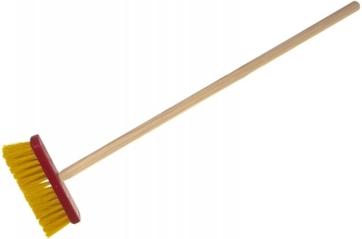 Teddies crvena dječja metla s drvenom drškom