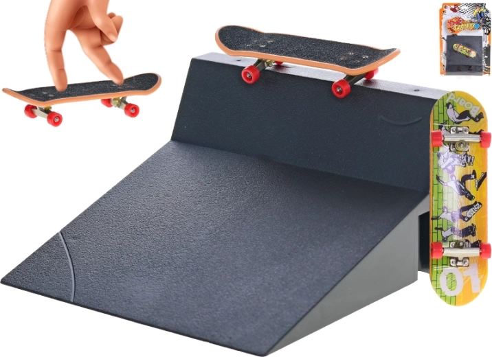 Mini metalni skateboard s rampom 9,5 cm