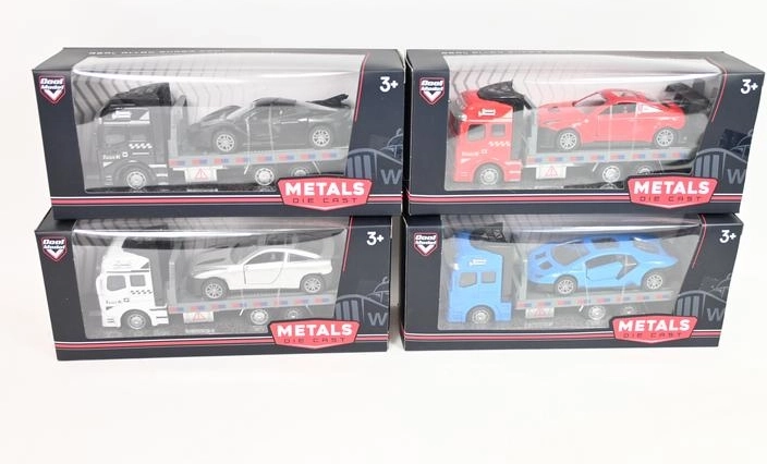 Metalni transporter s automobilom u kutijici