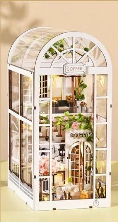 3D slagalica – knjižna potpora, minijaturna kavana Bijeli vrt