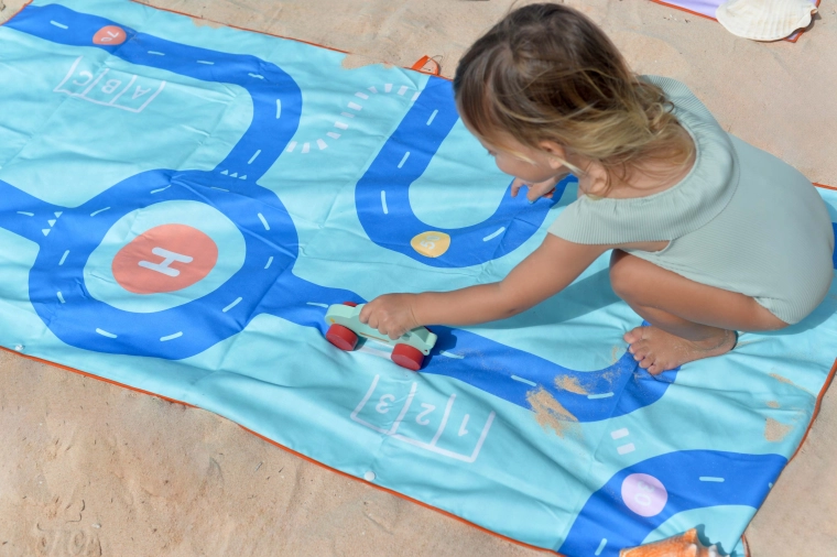 Quut dječji ručnik za plažu i podloga za igru cesta M 140 × 70 cm