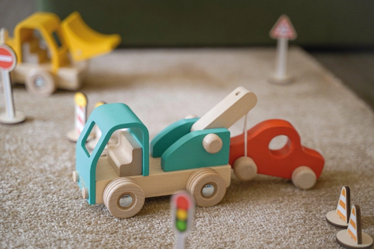 Wooden tow truck Goki - 1 piece