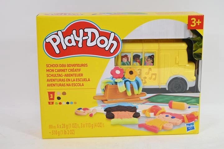 Play-Doh School Bus with Modeling Compound