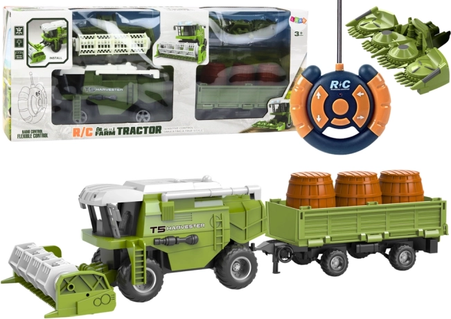 RC poljoprivredni kombajn sa zelenom prikolicom