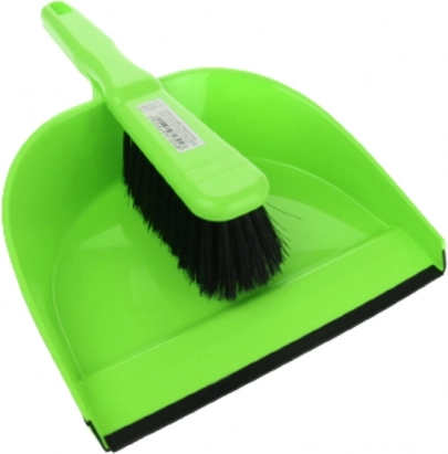 Drveno uskrsno jaje s točkicama