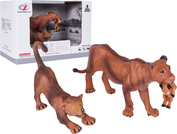 Lioness figurine set with cubs