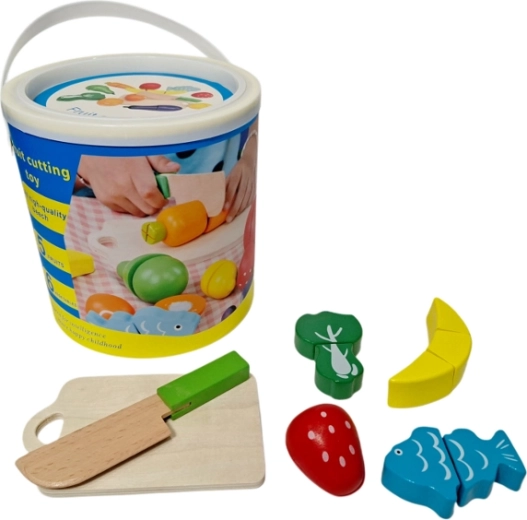 Drveni set hrane u kanti za rezanje