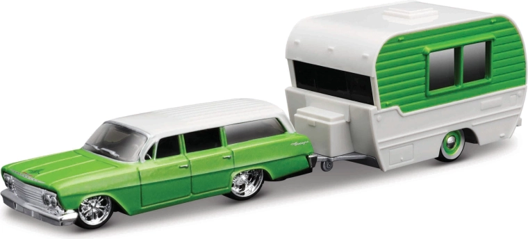 Maisto Chevrolet Biscayne wagon s kamp-prikolicom 1:64