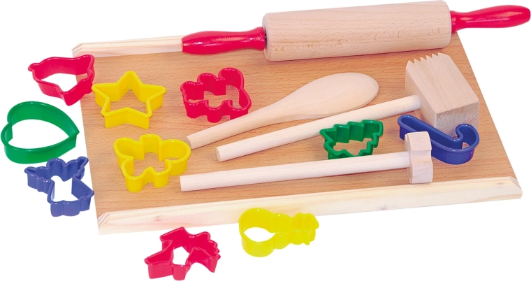 Set kuhinjskog pribora s kalupima