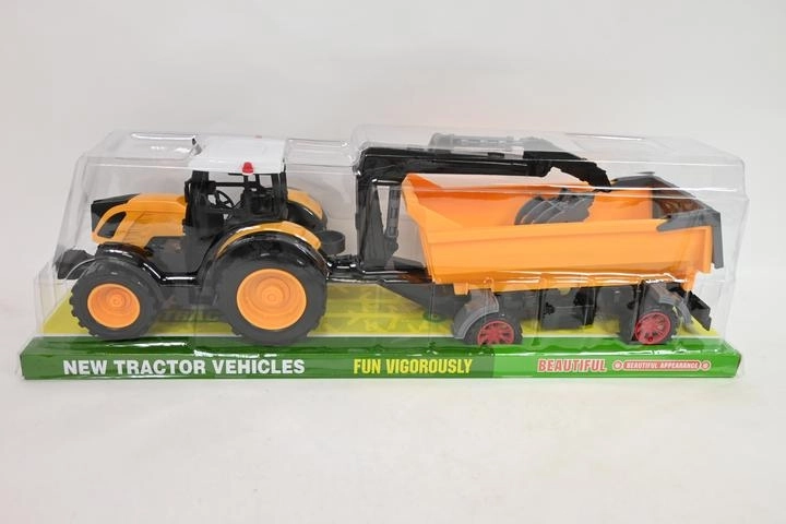 Traktor s prikolicom i utovarnom hvataljkom