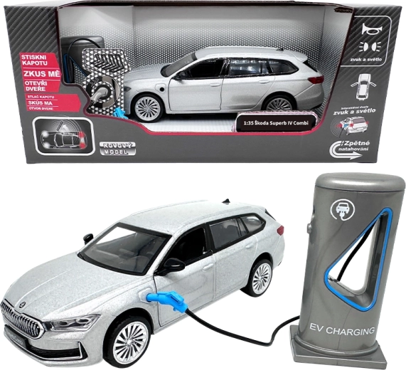 Metalni model Škoda Superb IV Combi 1:35 sa zvukom i svjetlima, srebrno siva