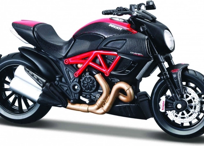 Model motocikla Ducati Diavel Carbon s postoljem 1:18