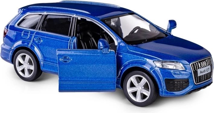 Otvarajuća vrata i detaljna unutrašnjost