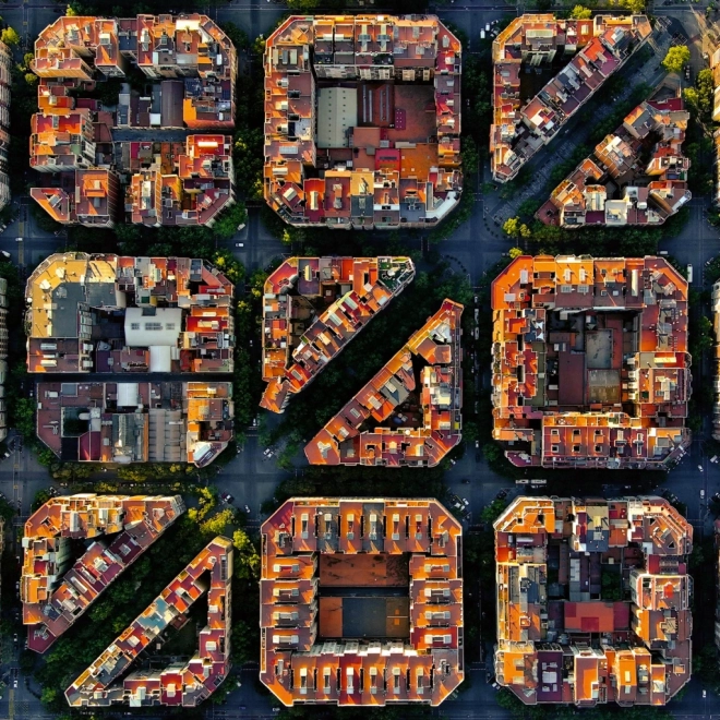 Zidni kalendar Barcelona 2026, 30 x 30 cm