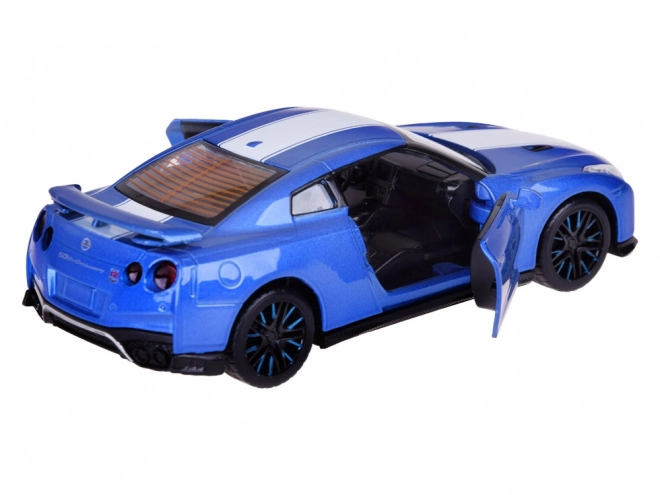 Auto Nissan GT-R s otvarajućim vratima