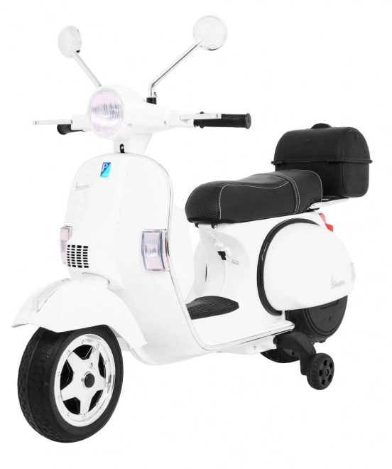 Dječji električni skuter Vespa bijeli s pomoćnim kotačićima, audiom i eko kožom