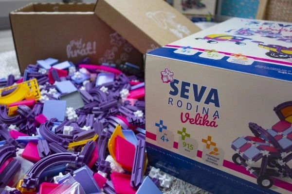 Konstruktor SEVA OBITELJ Veliki plast 915 dijelova u kutiji 27x38x18cm