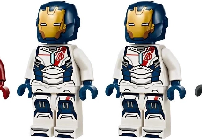 Iron Man i Iron Legion u borbi