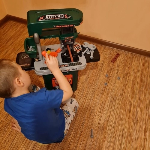 Dječja radionica s alatima i kovčegom