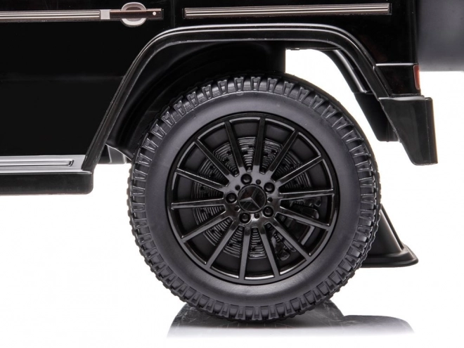 Guralica Mercedes G-Class crna s trubom i zvukom motora