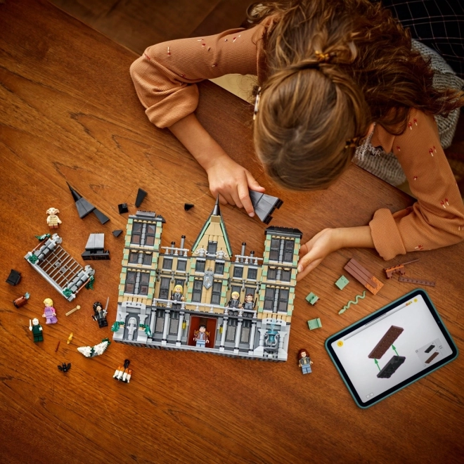 LEGO komplet Malfoyevo dvorište