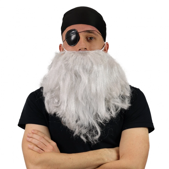 Pirati s bradom, povezom za oko i maramom
