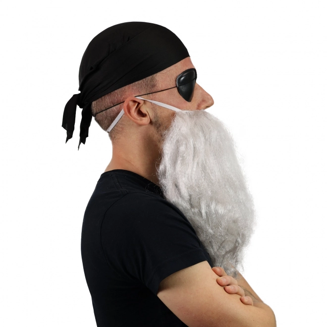 Pirati s bradom, povezom za oko i maramom