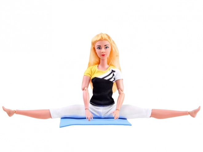 Gimnastička lutka koja vježba jogu i fitness