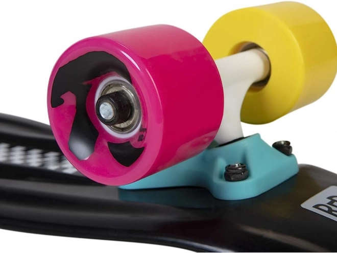 Šareni retro pennyboard s uzorkom šahovnice