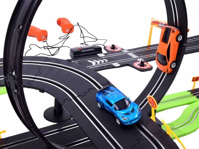 Velika trkaća staza s 2 automobila dužine staze 787 cm