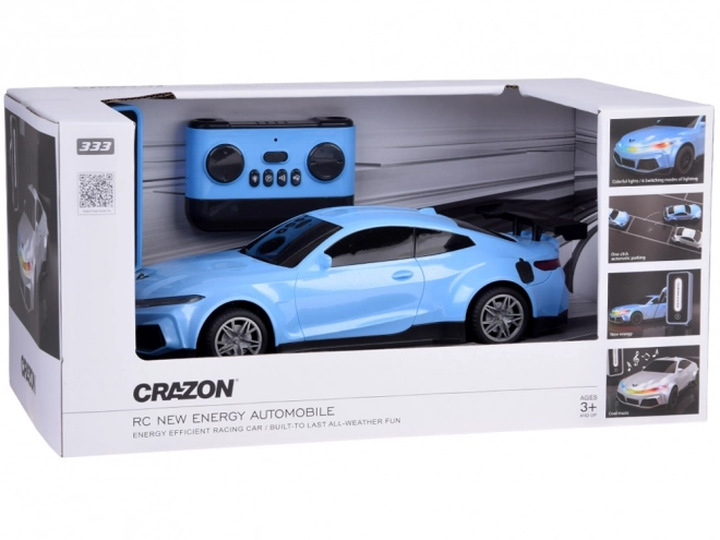Automobil i punionica s raznobojnom rasvjetom