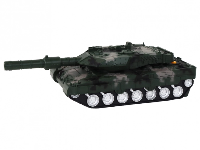 Zeleni RC tenk