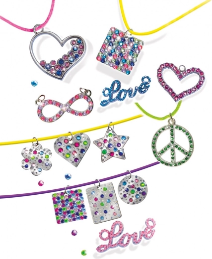 Sjajni privjesci i šareni dodaci