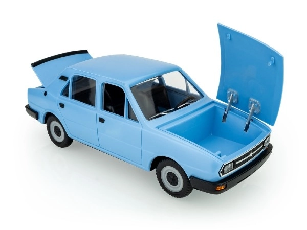 Auto Škoda 120 plast 21cm u kutiji 22x10x8cm