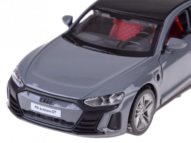 Metalni model Audi RS e-tron GT Coupe s efektima zvuka i svjetla