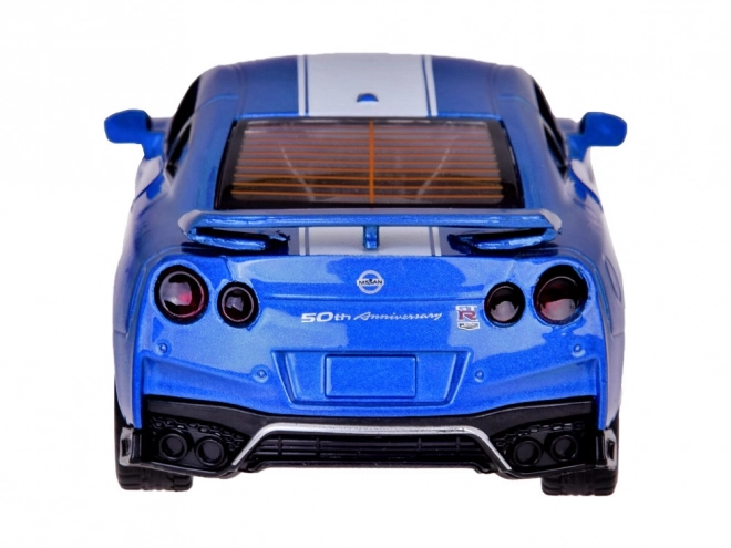 Auto Nissan GT-R s otvarajućim vratima