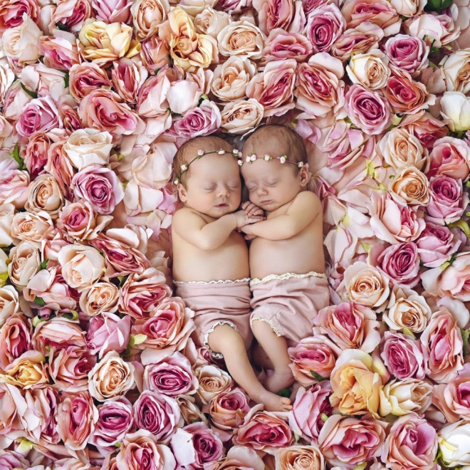 Zidni kalendar Babies – Věra Zlevorová 2025, 30 × 30 cm