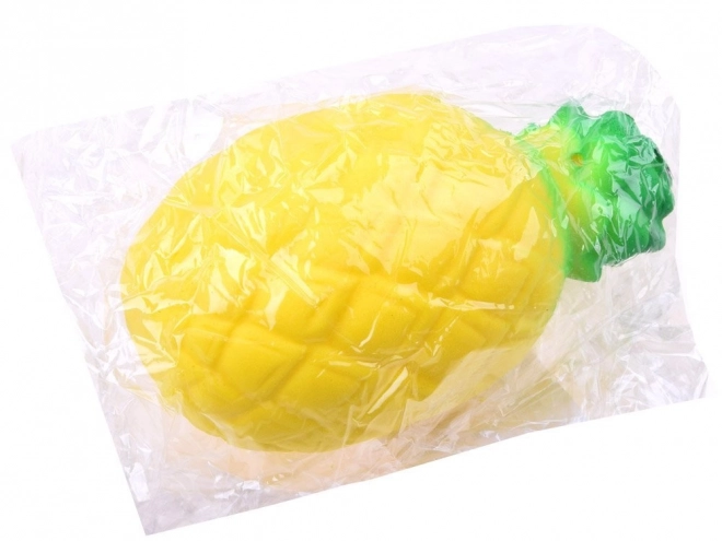 Pjenasti žuti ananas