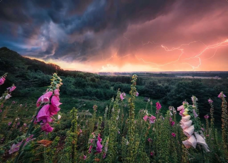 Dramatična scenografija „Power of Nature“
