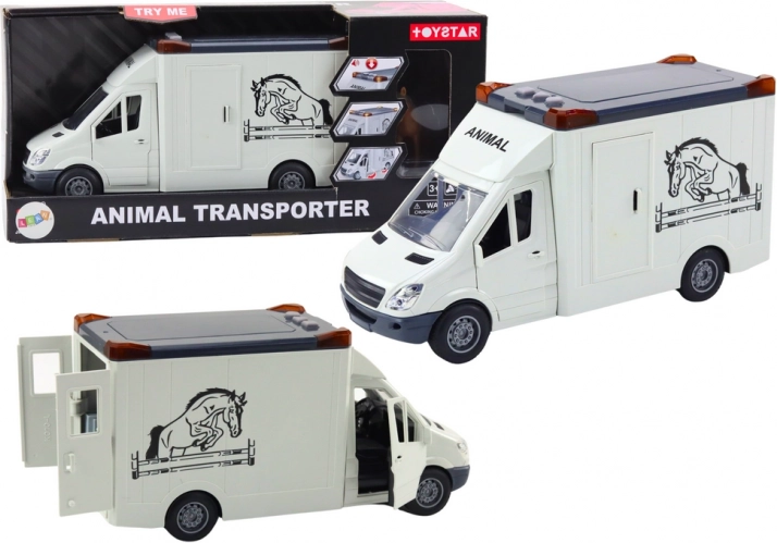 Bijeli auto transporter za konje s otvarajućim vratima te svjetlosnim i zvučnim efektima