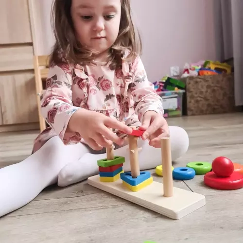 Drvena šarena slagalica s oblicima