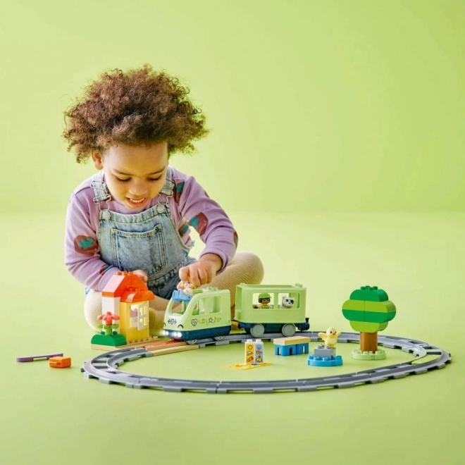 Praznične avanture s interaktivnim vlakom DUPLO