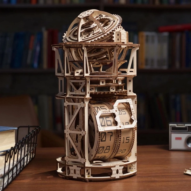 Ugears drveni mehanički model satnog mehanizma s toubillonom