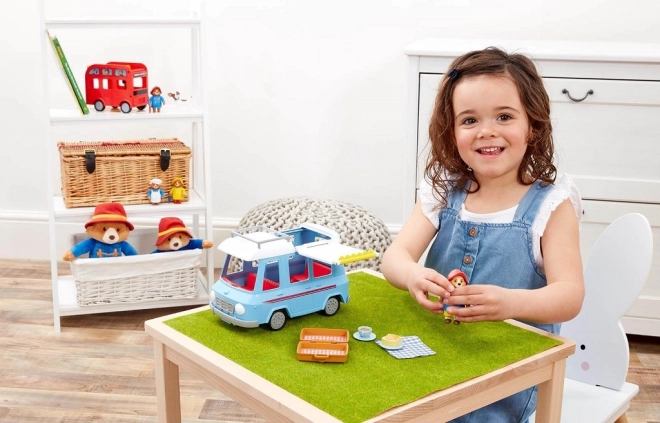 Karavan s Paddingtonom i priborom