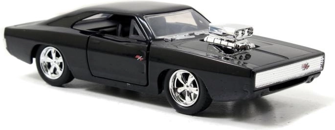 Otvarajuća vrata i detaljna unutrašnjost