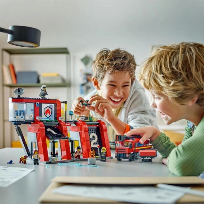 LEGO® City 60414 Vatrogasna postaja s vatrogasnim vozilom