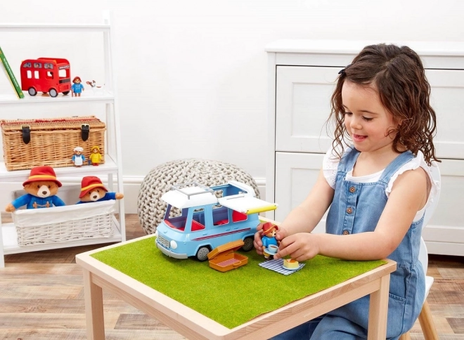 Karavan s Paddingtonom i priborom