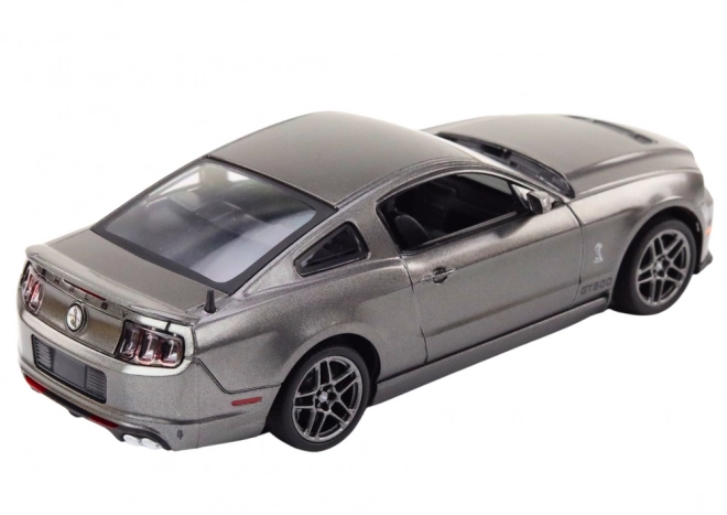 Ford Shelby GT500 u mjerilu 1:24 Pogonska jedinica srebrna