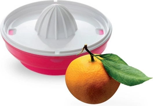 Svježi sok od citrusa u trenu